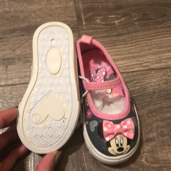 Little girls Minnie Mouse Shoes - Picture 3 of 3
